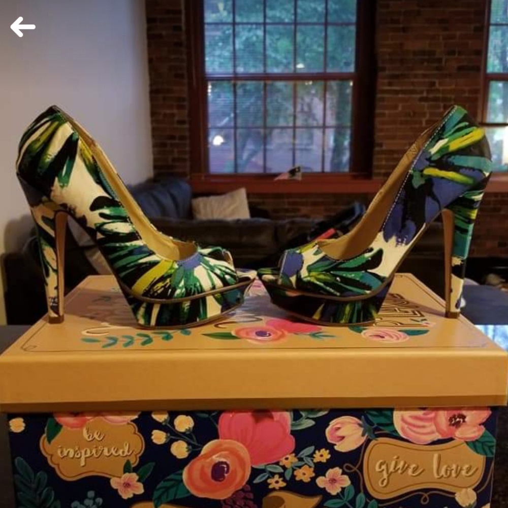 Floral Peep-Toe Pumps